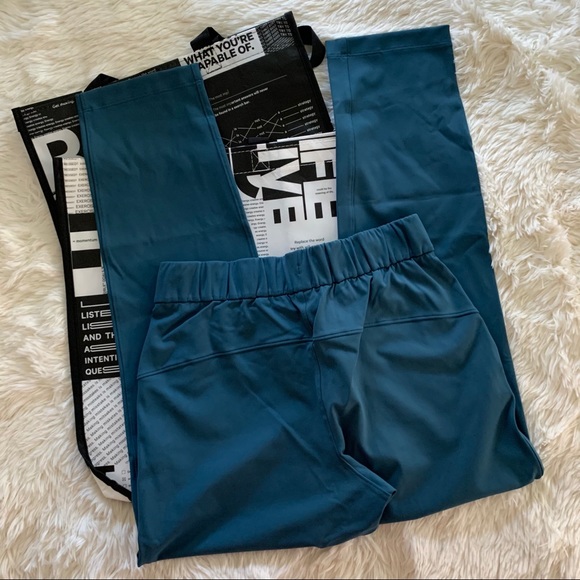 ❌SOLD❌Lululemon On the Fly 7/8 Pant *LUXTREME (6) - Picture 4 of 5